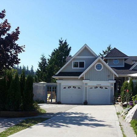Hotel Above The Inlet Sechelt Esterno foto