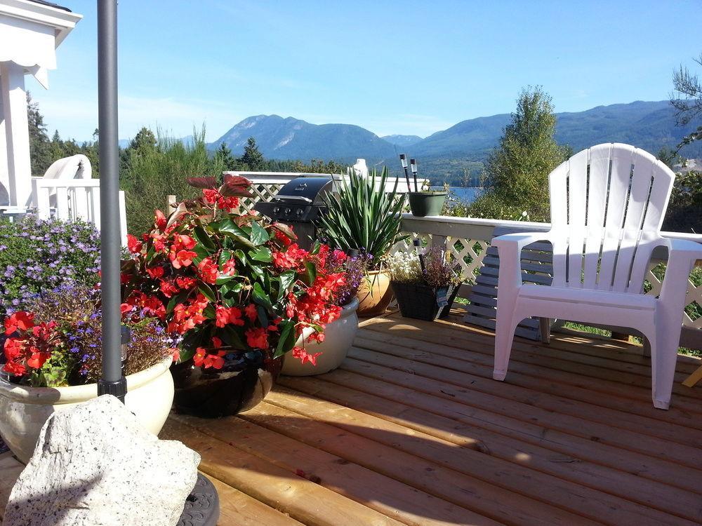 Hotel Above The Inlet Sechelt Esterno foto