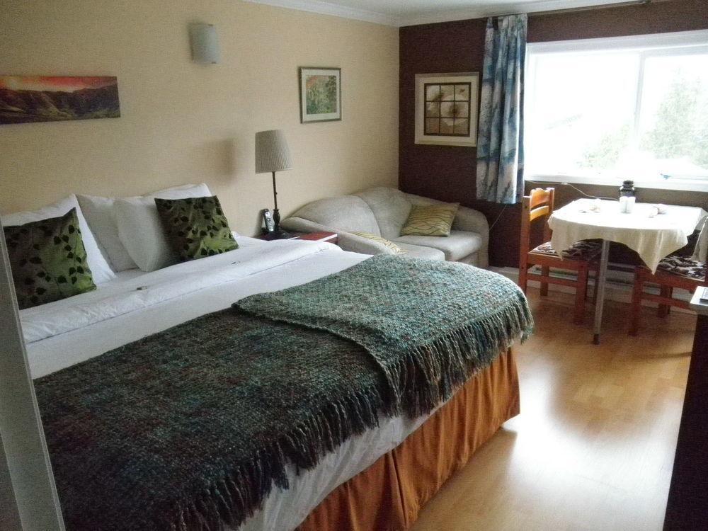 Hotel Above The Inlet Sechelt Esterno foto