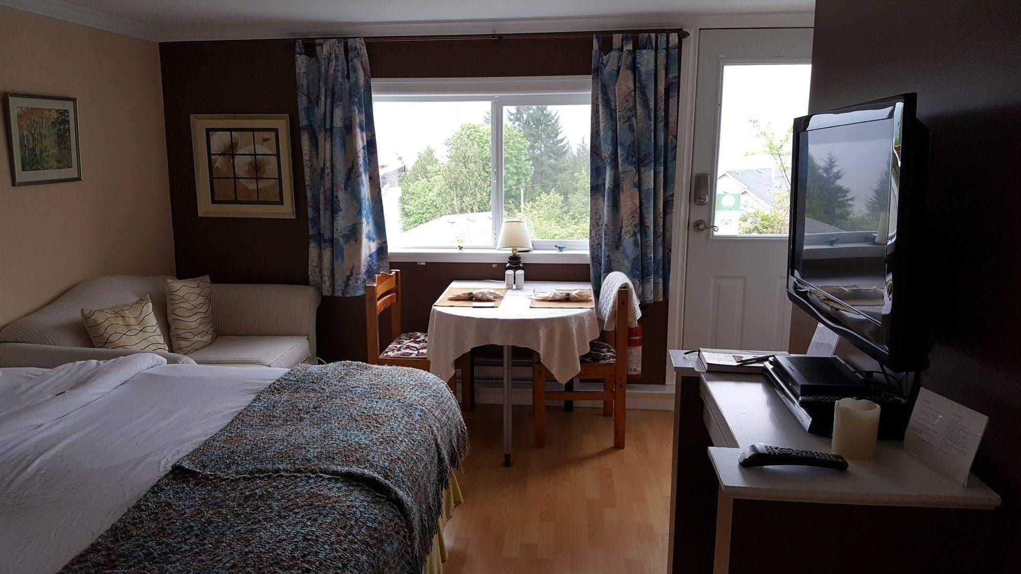 Hotel Above The Inlet Sechelt Esterno foto