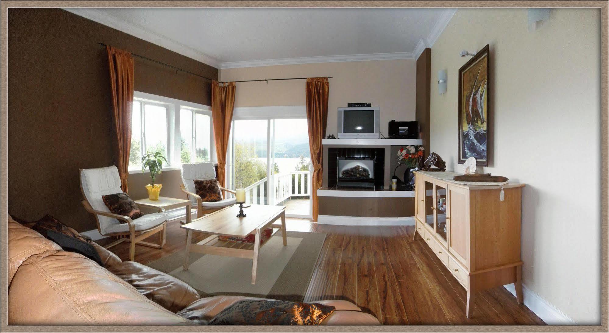 Hotel Above The Inlet Sechelt Esterno foto