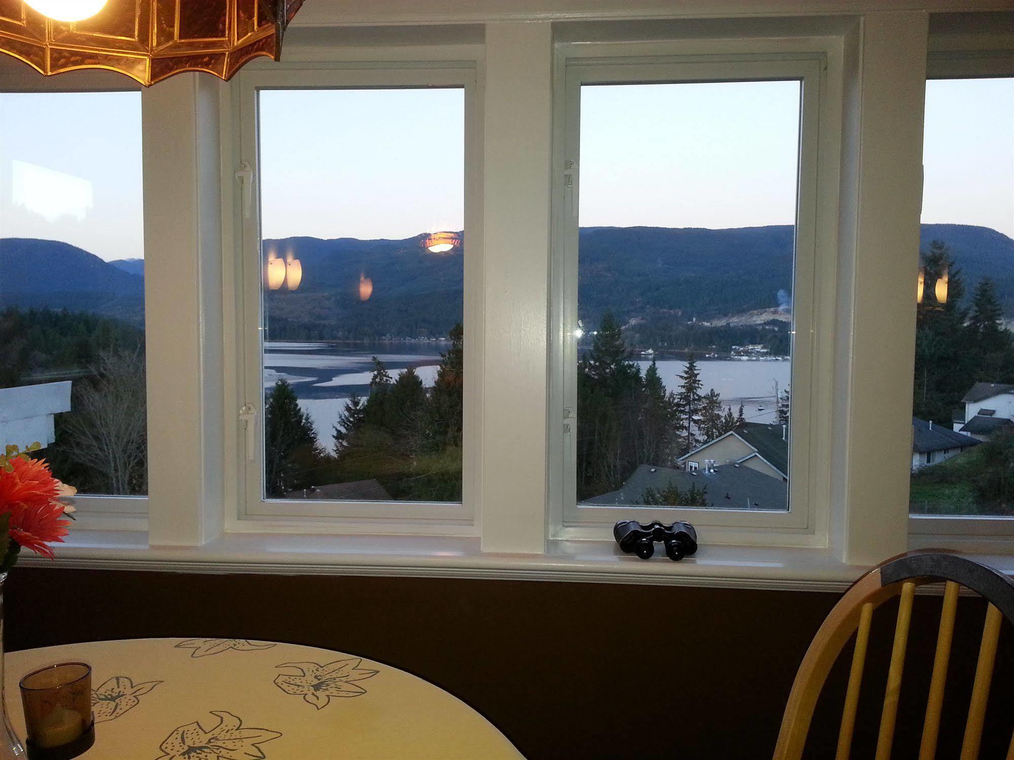 Hotel Above The Inlet Sechelt Esterno foto